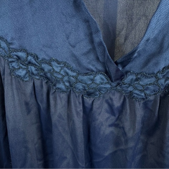 Vanity Fair Navy Coloratura Nightgown Size Medium - Picture 4 of 8